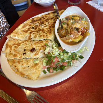 Poco & Moms - Chicken quesadilla - American Near Me - Tucson, Arizona Poco & Moms - Chicken quesadilla - American Near Me - Tucson, Arizona