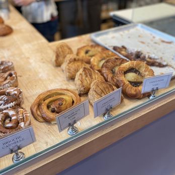 Croissant Croissant - Bakeries Near Me - Montreal, Quebec