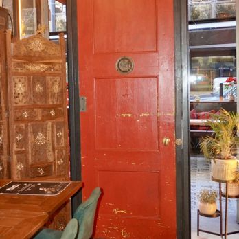 kinza Georgian Restaurant - Loved the red door. - Restaurants Near Me - Barcelona, B
