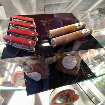 Le Macaron French Pastries - Edible chocolates - Desserts Near Me - Carmel, Indiana
