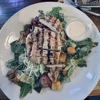 Willie's Grill & Icehouse - Grilled Chicken Garden Salad - American Near Me - San Antonio, Texas Willie's Grill & Icehouse - Grilled Chicken Garden Salad - American Near Me - San Antonio, Texas