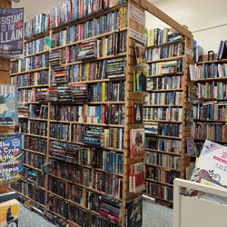 Big Island BookBuyers - Back of store with great lighting and very organized sections.