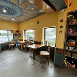 Peace, Love and Little Donuts - Wexford - Tables and chairs