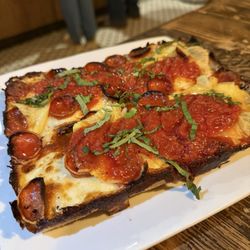 Il Pizzaiolo Wood-fired Pizza - Detroit style