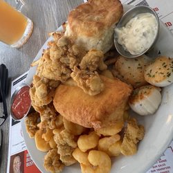 The Rusty Crab - Fisherman's platter ordered with grilled scallops instead of fried