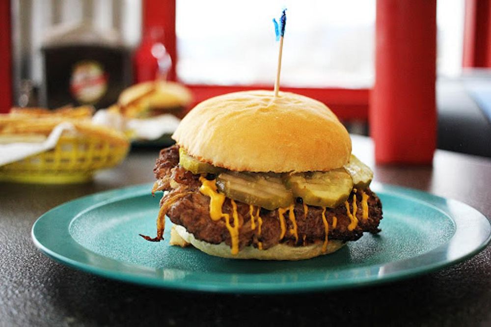 THE GREEN LINE GRILL Updated October 2024 325 Photos & 513 Reviews