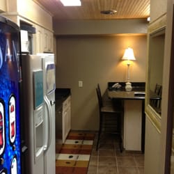 Elm - Relaxing break room!