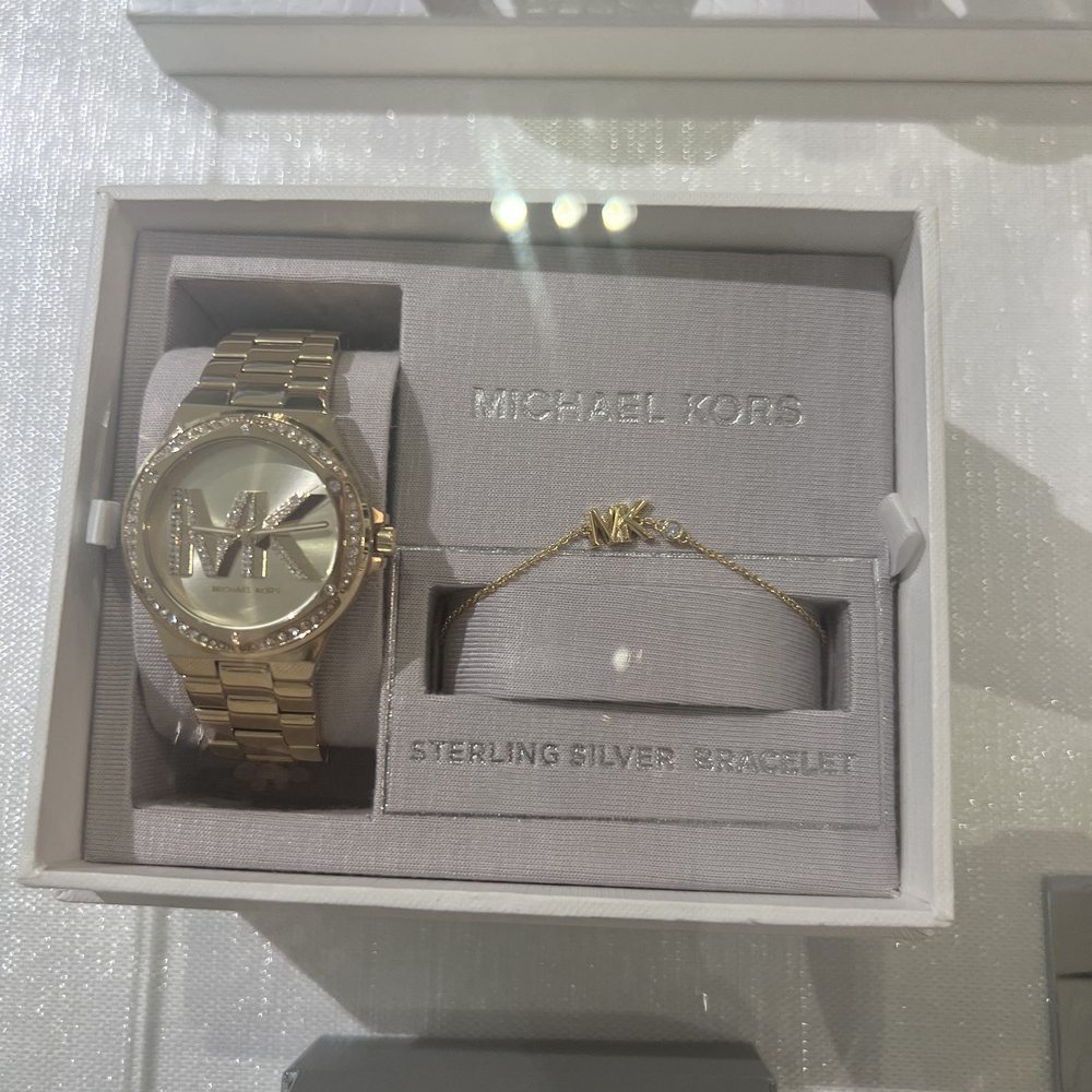 Michael Kors - Watch and set Gift buying - Accessories Near Me - Honolulu, Hawaii