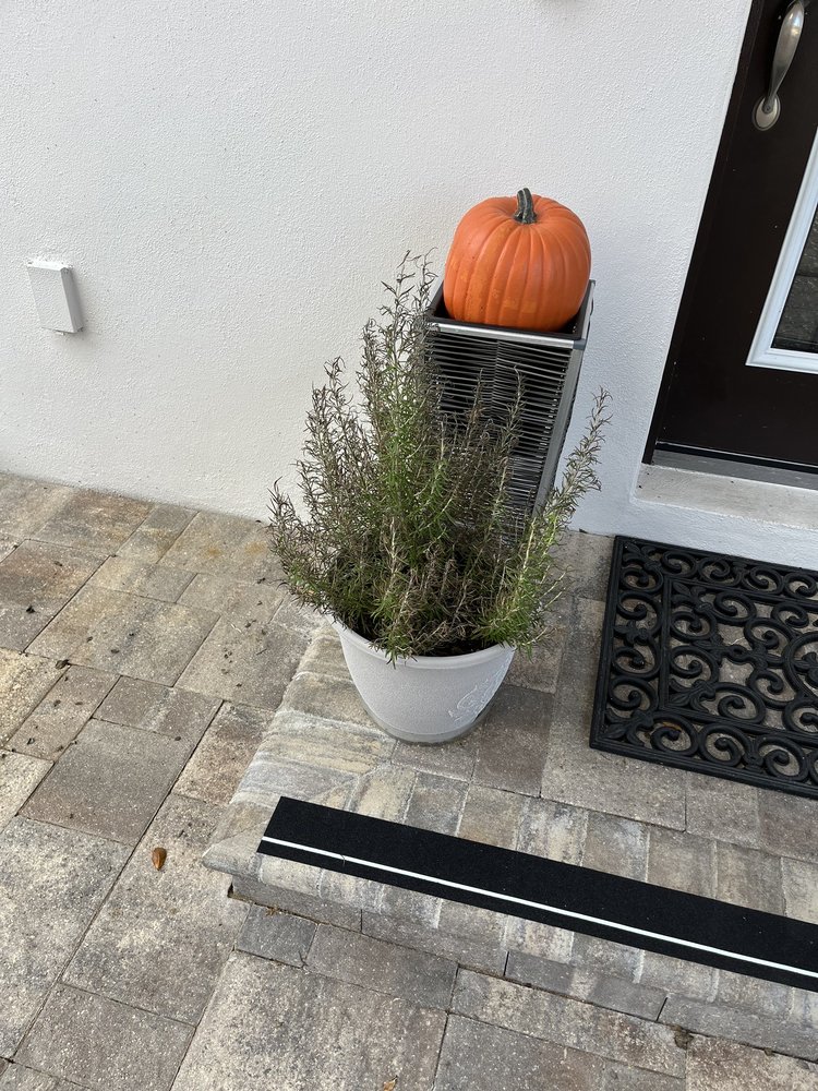 Slide of Hammerhead Roof and Structure Softwash