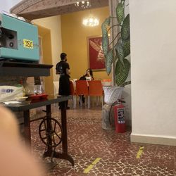 Fonda Restaurant 5-300