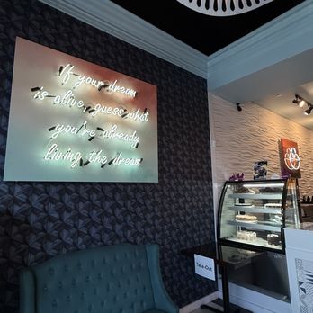 White Rabbit Dessert Experience - Desserts Near Me - Orlando, Florida