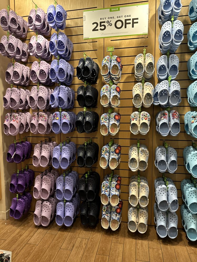 CROCS AT PEMBROKE LAKES Updated October 2024 11401 Pines Blvd