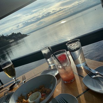 Ray's Café - The view as you see breathtaking - Seafood Near Me - Seattle, Washington