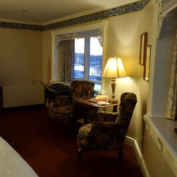 St James Hotel - 5 Drawer dresser, flat screen TV, small complimentary water bottles and 2 windows with River views - Hotels Near Me - Red Wing, Minnesota