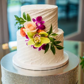 Elegance On Display - Best wedding cake- Jennifer met my every expectation. Thank you !!! - Desserts Near Me - Fallbrook, California