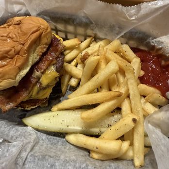 Purpose Brew Works - BIG Angus burger - yum - Breweries Near Me - Chesterland, Ohio Purpose Brew Works - BIG Angus burger - yum - Breweries Near Me - Chesterland, Ohio