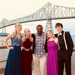 Downtown Coffee Shop Taxi - Seniors prom day in Astoria