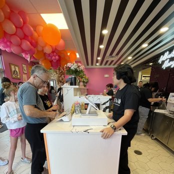 TEA & MI - a man serving customers at a restaurant - Bubble Tea Near Me - Bentonville, Arkansas TEA & MI - a man serving customers at a restaurant - Bubble Tea Near Me - Bentonville, Arkansas