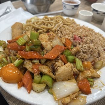 Hunan House - King Kung Pao Chicken Special Combination Plate (requested no peanuts) - Chinese Near Me - Galt, California Hunan House - King Kung Pao Chicken Special Combination Plate (requested no peanuts) - Chinese Near Me - Galt, California