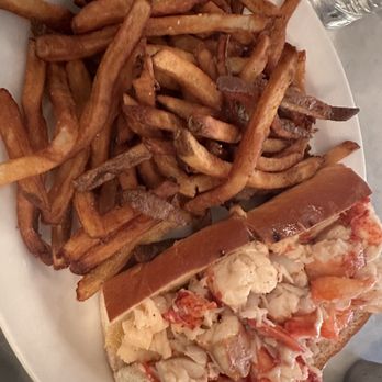 Neptune Oyster - Warm Maine Lobster ' Inverno ' - Seafood Near Me - Boston, Massachusetts
