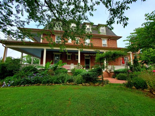 The Reynolds Mansion by null