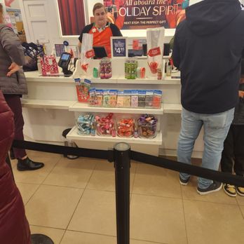 Bath & Body Works - Cosmetics & Beauty Supply Near Me - Crystal Lake, Illinois Bath & Body Works - Cosmetics & Beauty Supply Near Me - Crystal Lake, Illinois