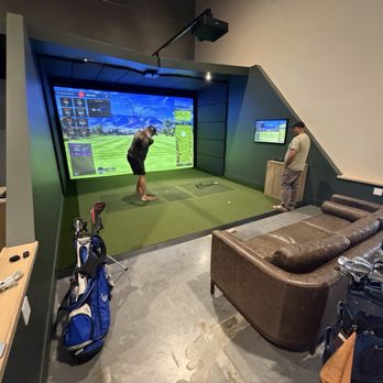 Green Room Indoor Golf - Golf bay. - Mini Golf Near Me - Camarillo, California Green Room Indoor Golf - Golf bay. - Mini Golf Near Me - Camarillo, California