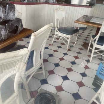 Beach Harbor Pizza - Empty dining room - Pizza Near Me - Dana Point, California
