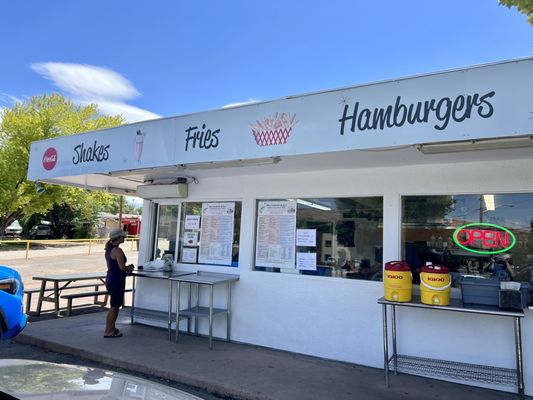 Milt's Stop & Eat by null