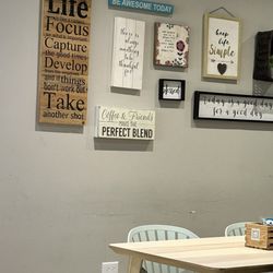 Historias y Un Cafe - Wall decor