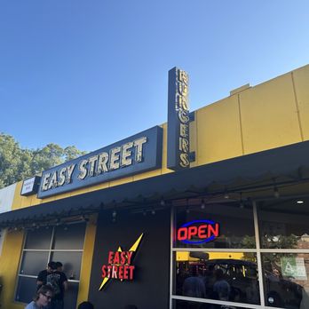 Easy Street Burgers - Outside - Burgers Near Me - Studio City, California Easy Street Burgers - Outside - Burgers Near Me - Studio City, California