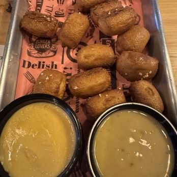 Perrytown Tap House - Loved the pretzel bites, especially the dipping sauces. - Beer, Wine & Spirits Near Me - Franklin Park, Pennsylvania