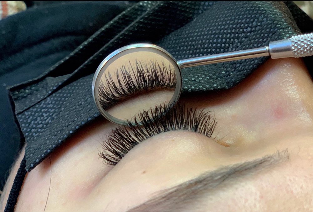 Artisan Eyelashes Logo