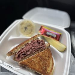 Kravitz Delicatessen - Corned Beef & Pastrami with provolone on Rye