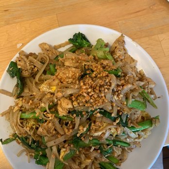 The Smiling Elephant - Pad See - Ew - Thai Near Me - Nashville, Tennessee