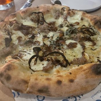 L'Amico - Salsiccia pizza - Italian Near Me - New York, New York