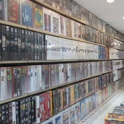 Toys e Toys - Puzzle'ler bir duvar dolusu 1500/2000 parcalığa kadar her zevkte ve renkte.