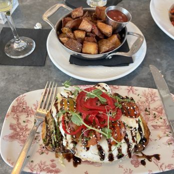 The Southern Gentleman - Avocado Toast and Breakfast Potatoes - Gastropubs Near Me - Atlanta, Georgia