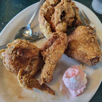 Metro Diner - Chicken and waffles - Breakfast & Brunch Near Me - Suffolk, Virginia