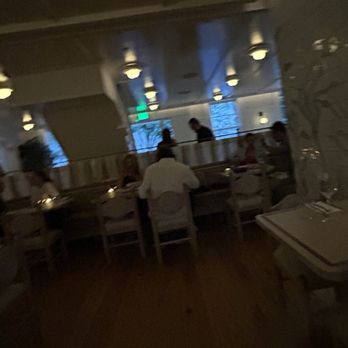 The Pearl - Pearl dining room - Seafood Near Me - Nantucket, Massachusetts