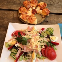 Gaststätte Zum Kronprinzen - Italienischer Salat mit Pizzabrot