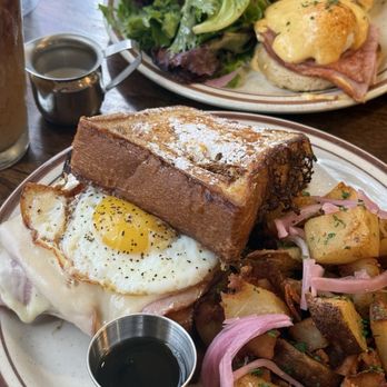 The Mont - Mont de Cristo - Breakfast & Brunch Near Me - Portland, Oregon The Mont - Mont de Cristo - Breakfast & Brunch Near Me - Portland, Oregon