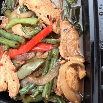 Tara Thai Cafe - Basil chicken - Thai Near Me - Redondo Beach, California
