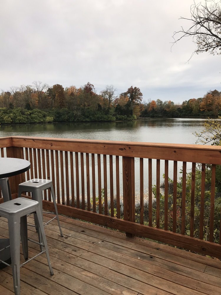 BAKERS LAKESIDE PUB Updated September 2024 903 Cincinnati Batavia