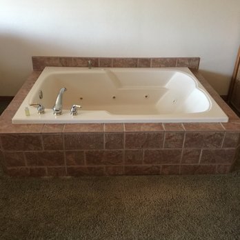 Robinhood Resort - Jacuzzi at Robin Hood hotel and resort in big bear - Big Bear Lake, CA