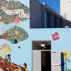Lakeshore Alternative Elementary School - Ribbon cutting day for our new community-designed and -built mural in spring 2020