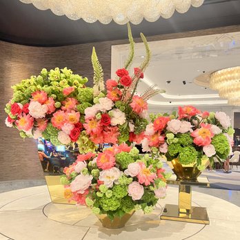Luxe House Studio - Hotel Display of Spring flowers. - Floral Designers Near Me Luxe House Studio - Hotel Display of Spring flowers. - Floral Designers Near Me