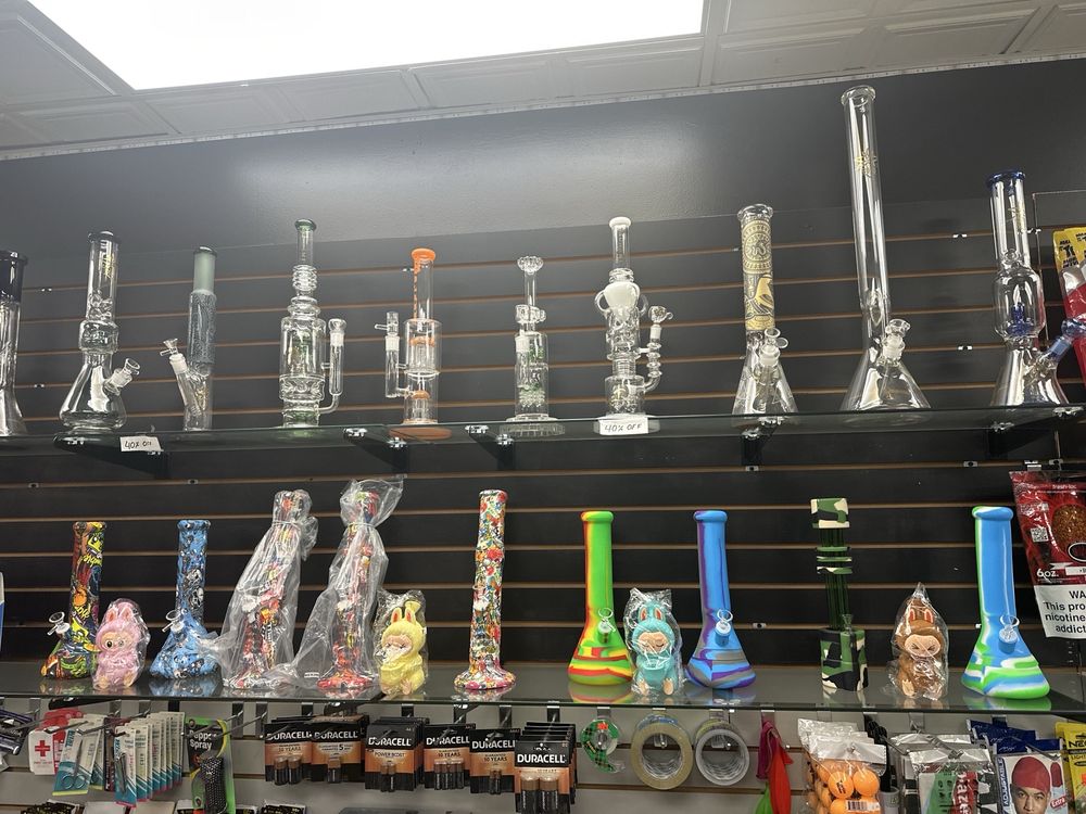 Smoke 'N Vape, Waterbury