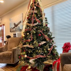 Bright Smiles Dental - They have the waiting room decorated for Christmas!