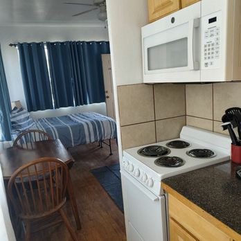 Hawthorne Suites - Suite #2, Studio with separate full kitchen area. - Guest Houses Near Me - Hawthorne, Nevada